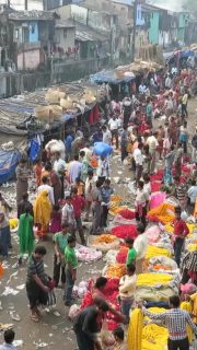 Kolkata adventures to the Mullik Ghat markets are the inspiration for my current series of blankets.

Where have you visited that would return to or inspire you to create artwork from? 

You can read all about my fabulous time in Kolkata and a sneak peek into my studio in my latest E-Zine. Link in Bio. 

#artisanmade #handwovenblanket #handweaving #kolkatablogger #offthebeatentrack